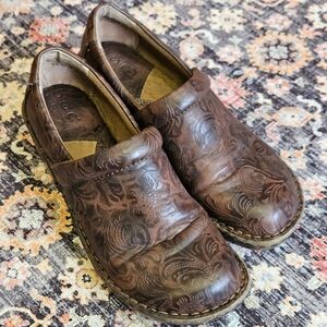 boc Embossed Peggy Clogs Size 10